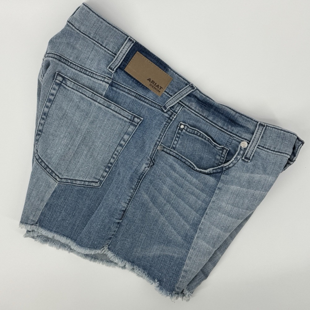 Ariat Denim High Rise Jazmine 3" Shorts Women's 32R Blue Shades Raw Hem Western